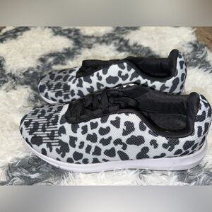 Women’s size 10 leopard tennis shoes
